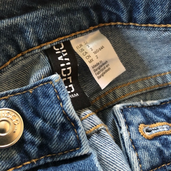 Distressed High-Waisted Jeans - Picture 4 of 4